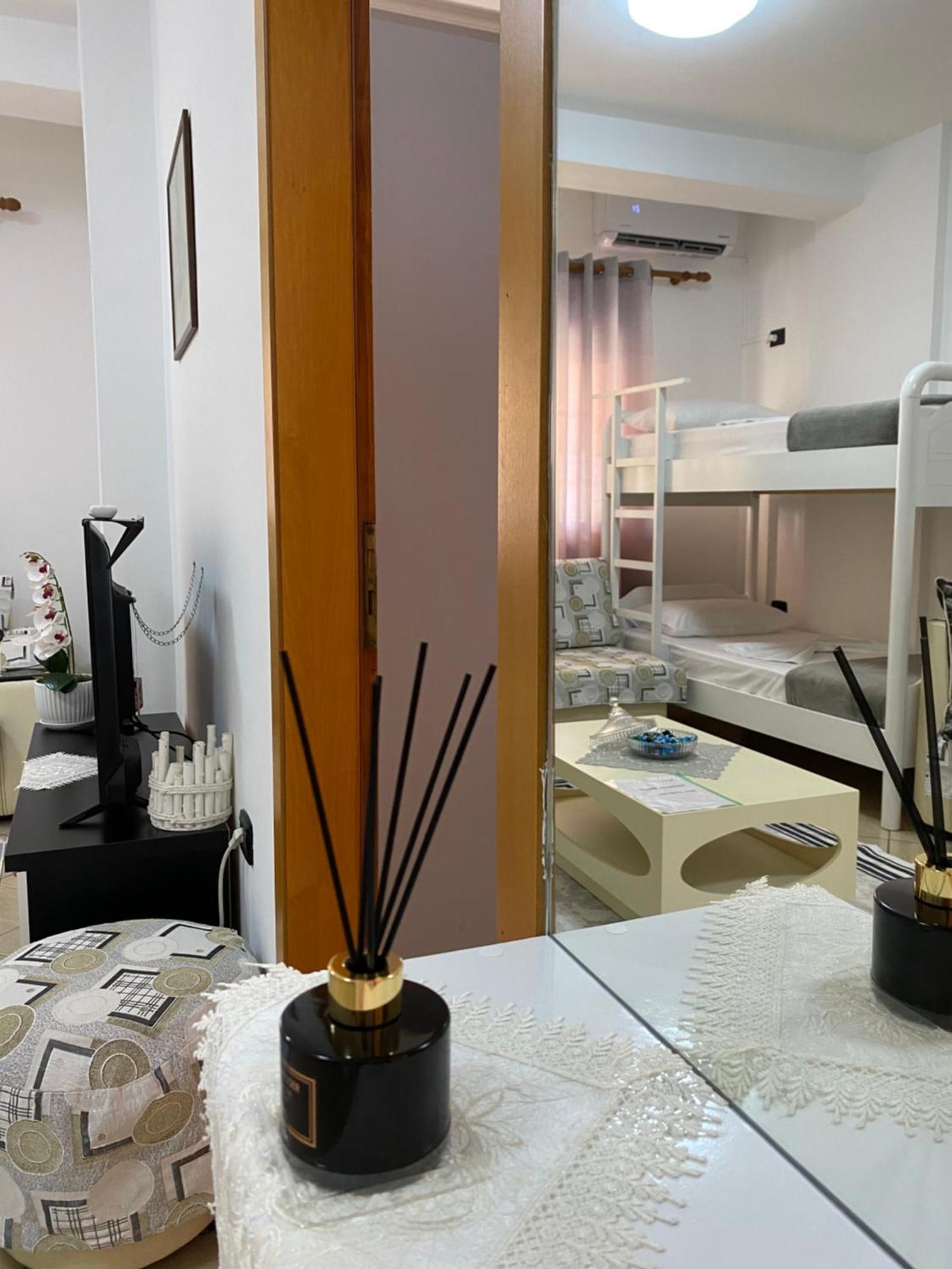 Rikardo Apartament Appartement Vlorë Buitenkant foto
