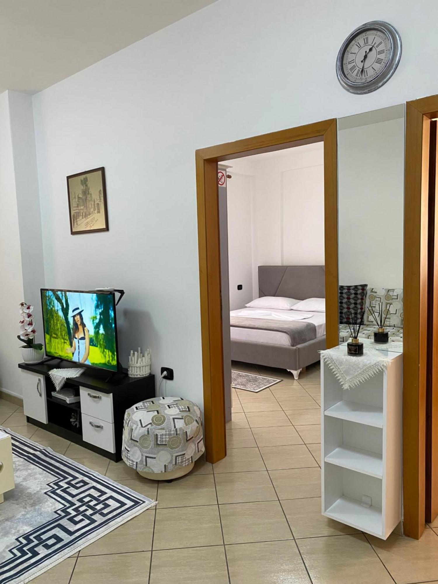 Rikardo Apartament Appartement Vlorë Buitenkant foto